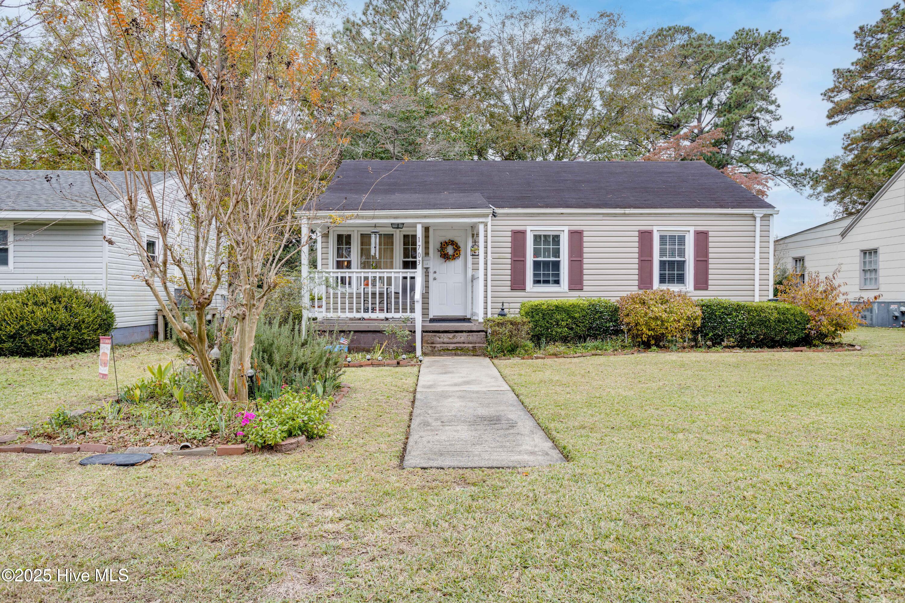 1703 High Street New Bern, NC 28560 - Photo 2 of 25 IMG_3713HDR-Edit