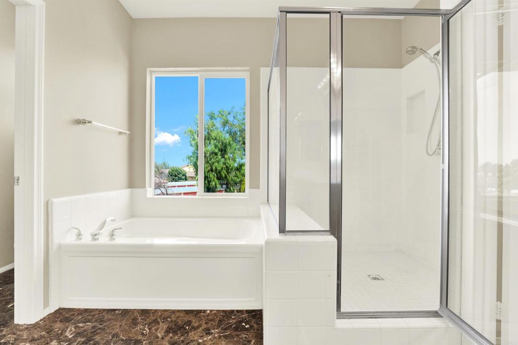 43883 Brookhaven Court Temecula, CA 92592 - Photo 20 of 36 Master Bathroom