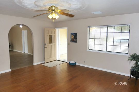 327 North Inyo Street Ridgecrest, CA 93555 - Photo 5 of 31