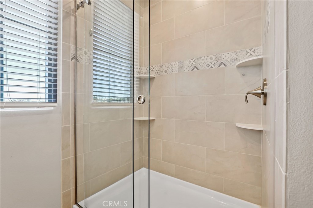 19091 Azul Lane Huntington Beach, CA 92648 - Photo 26 of 34 a bathroom with a bathtub