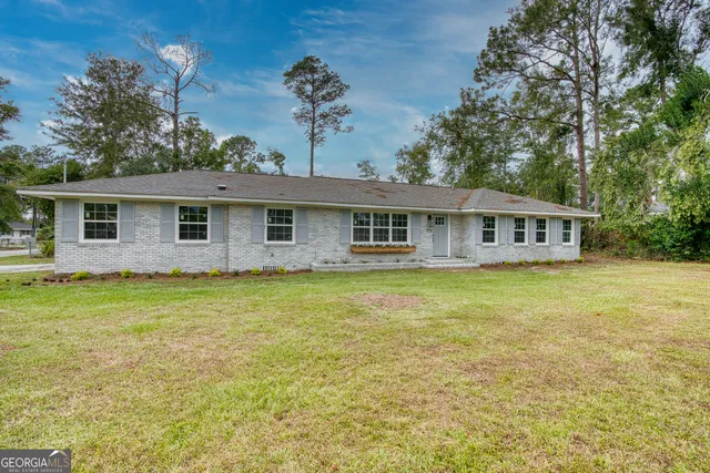 $299,900 | 2106 Jerry Jones Drive, Valdosta, GA 31602