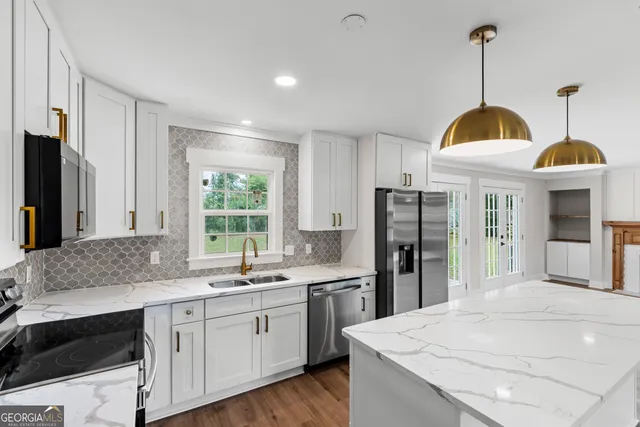 $299,900 | 2106 Jerry Jones Drive, Valdosta, GA 31602