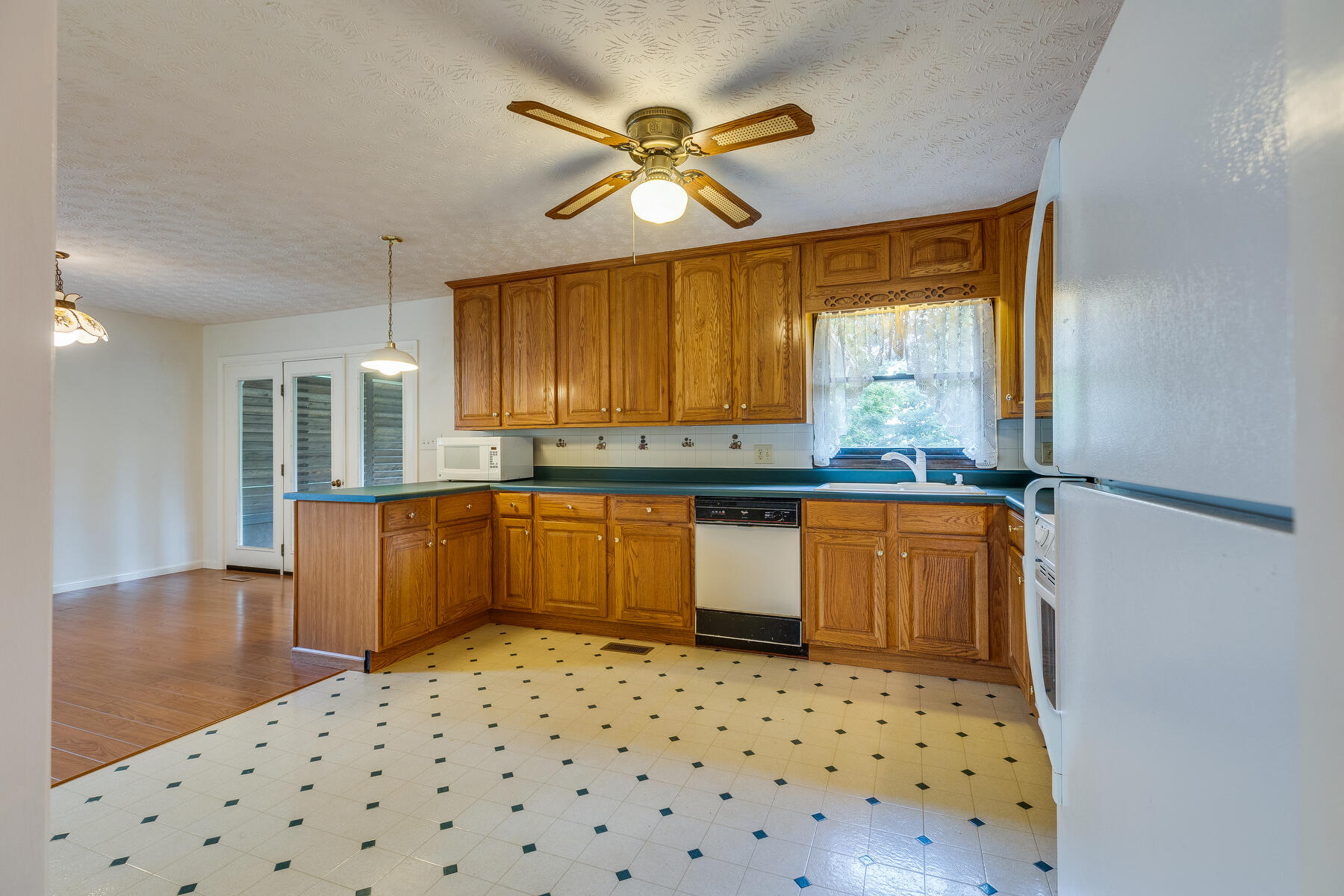 380 Emory Church Road Kingsport, TN 37664 - Photo 20 of 65 All Appliances Remain