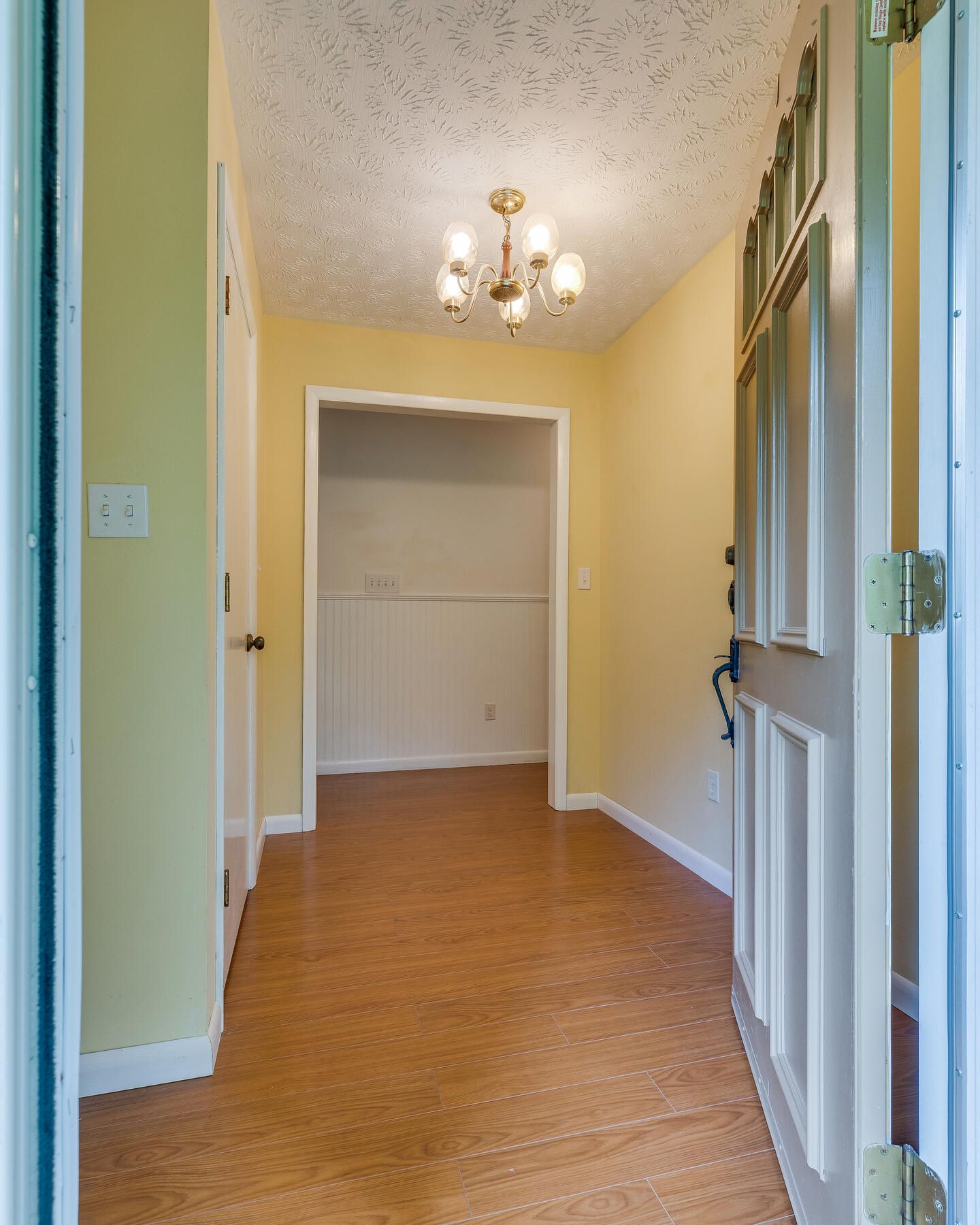 380 Emory Church Road Kingsport, TN 37664 - Photo 8 of 65 Foyer