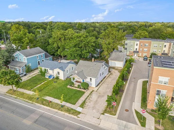 $4,800 | 1517 South State Street, Ann Arbor, MI 48104