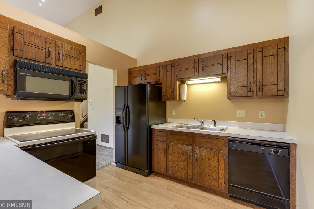 11076 Trail West Road Bloomington, MN 55437 - Photo 12 of 49 Gallery Image 12