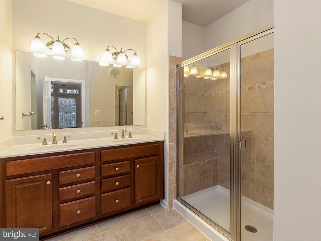 4814 Dane Ridge Circle Woodbridge, VA 22193 - Photo 17 of 25 Master Bathroom
