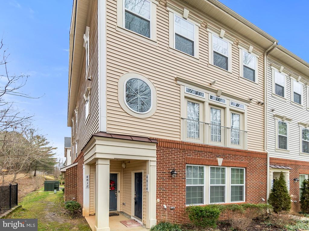 4814 Dane Ridge Circle Woodbridge, VA 22193 - Photo 2 of 25