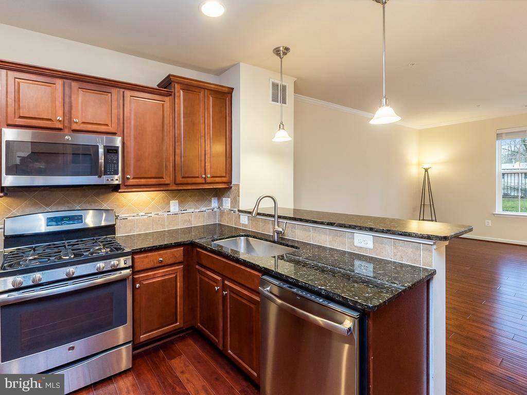 4814 Dane Ridge Circle Woodbridge, VA 22193 - Photo 9 of 25 SS Appliances!