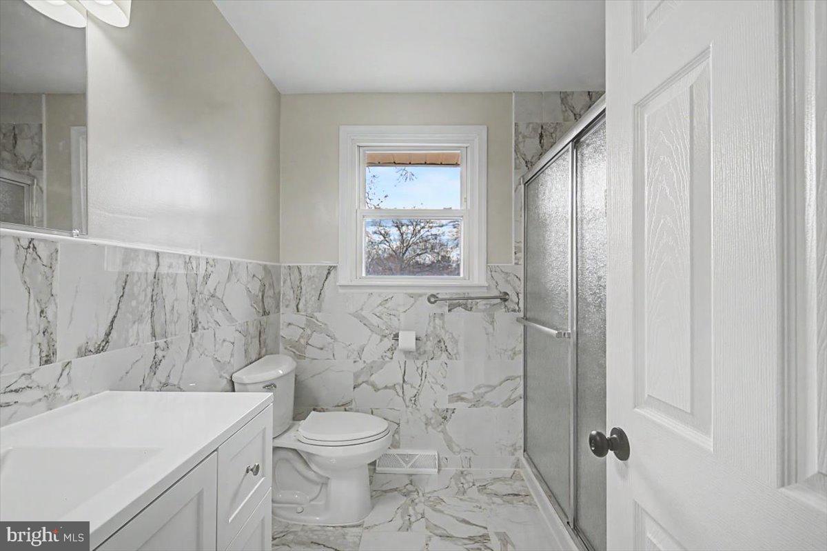 2209 Riviera Lane Wilmington, DE 19810 - Photo 26 of 43 a bathroom with a toilet a sink and a shower