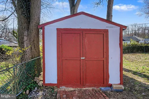 a view of a small house with a small yard