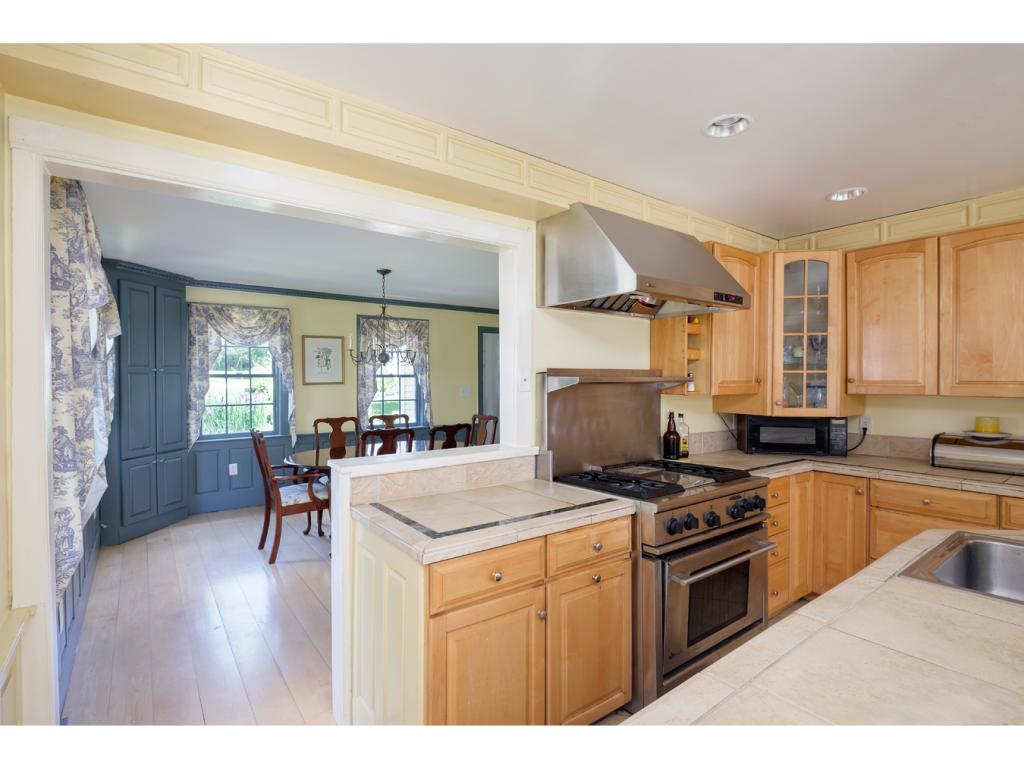 97 B Old Dennett Road Kittery, ME 03904 - Photo 11 of 34 Gallery Image 11