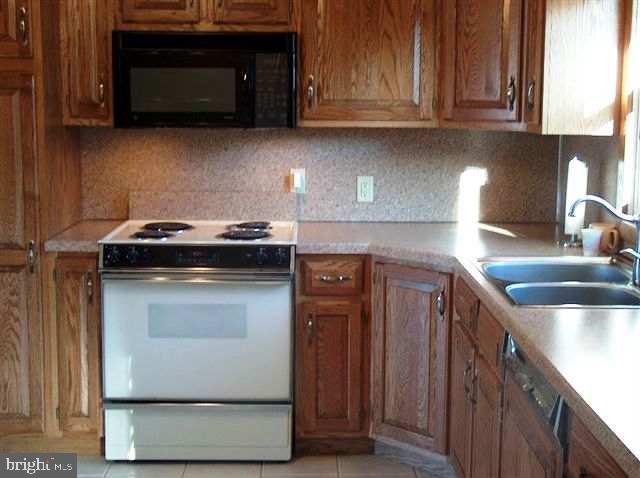 8017 Rothford Lane Hummelstown, PA 17036 - Photo 5 of 9 Gallery Image 5