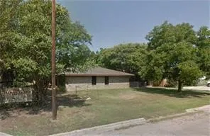 $505 | 1100 North Crockett Avenue, Cameron, TX 76520