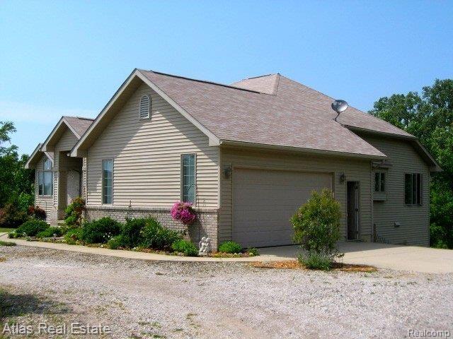 9419 Hegel Road Goodrich, MI 48438 - Photo 2 of 15 IMG_4113.JPG