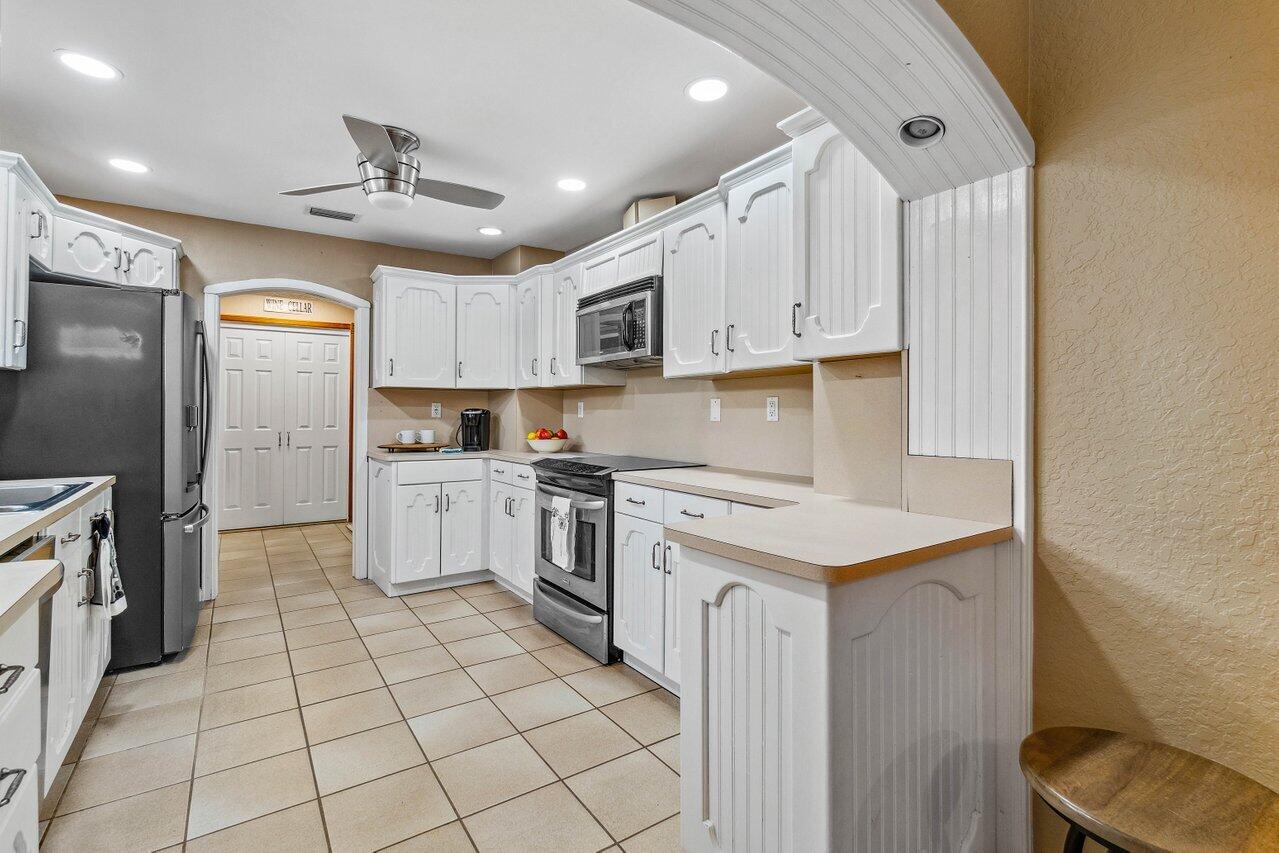 5131 Northeast 27th Terrace Lighthouse Point, FL 33064 - Photo 12 of 39 Kitchen