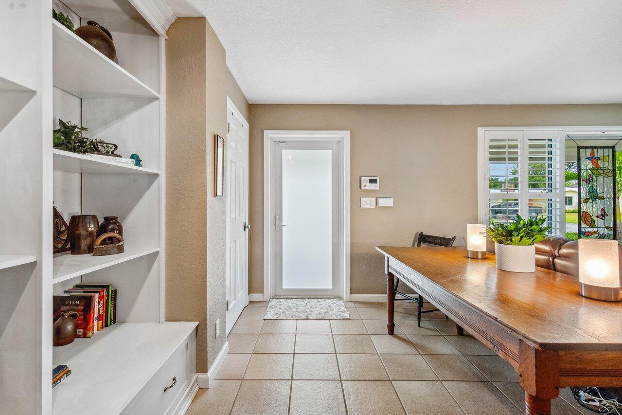 5131 Northeast 27th Terrace Lighthouse Point, FL 33064 - Photo 23 of 39 Foyer