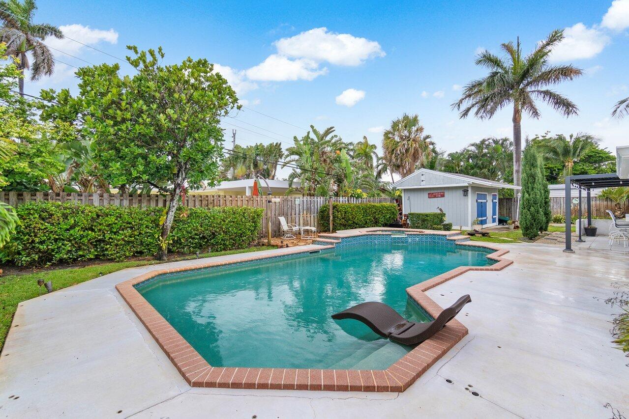 5131 Northeast 27th Terrace Lighthouse Point, FL 33064 - Photo 25 of 39 Pool