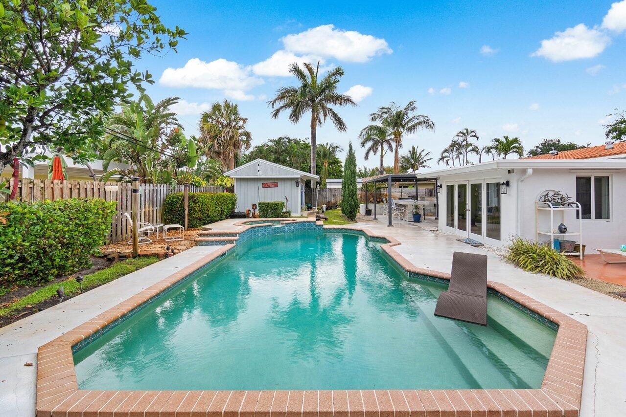 5131 Northeast 27th Terrace Lighthouse Point, FL 33064 - Photo 27 of 39 Pool