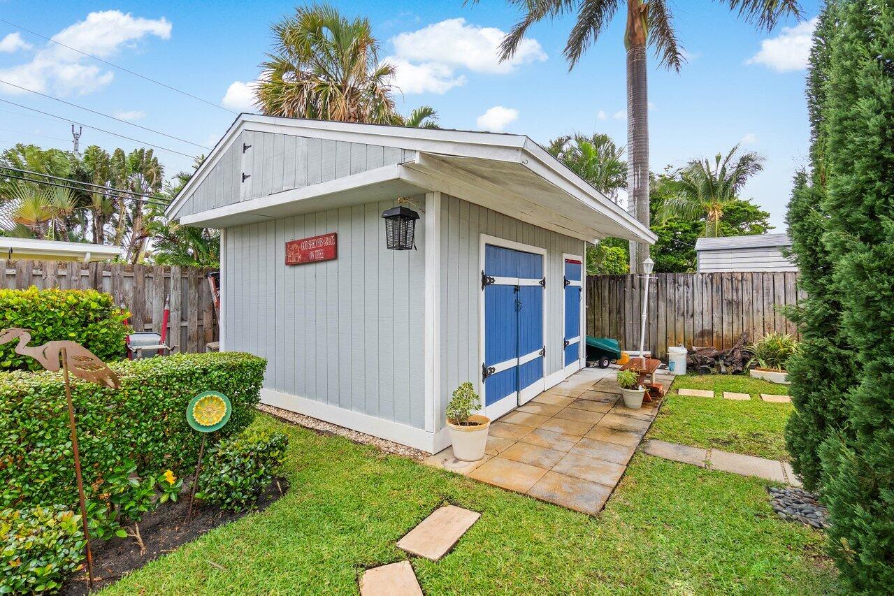 5131 Northeast 27th Terrace Lighthouse Point, FL 33064 - Photo 29 of 39 Shed