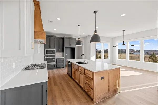 $927,130 | 17183 South Laurelwood Street, Olathe, KS 66062