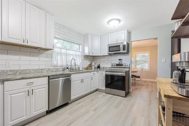 $2,500 | 701 West Henry Avenue, Tampa, FL 33604