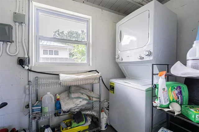 $2,500 | 701 West Henry Avenue, Tampa, FL 33604