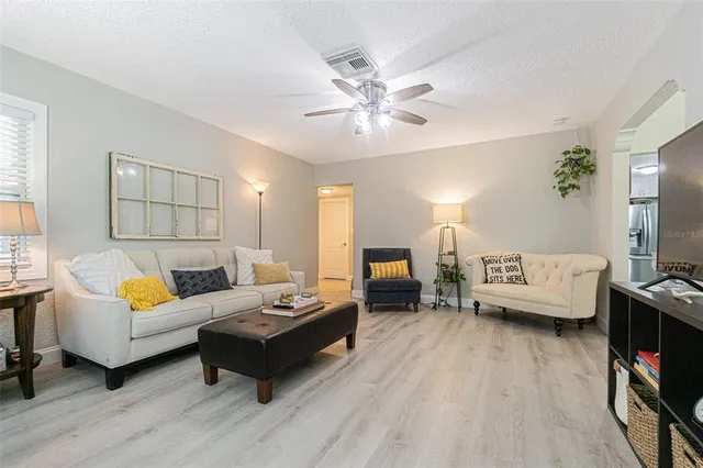 $2,500 | 701 West Henry Avenue, Tampa, FL 33604