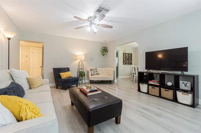 $2,500 | 701 West Henry Avenue, Tampa, FL 33604