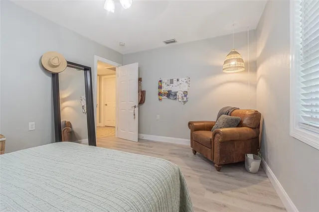 $2,500 | 701 West Henry Avenue, Tampa, FL 33604