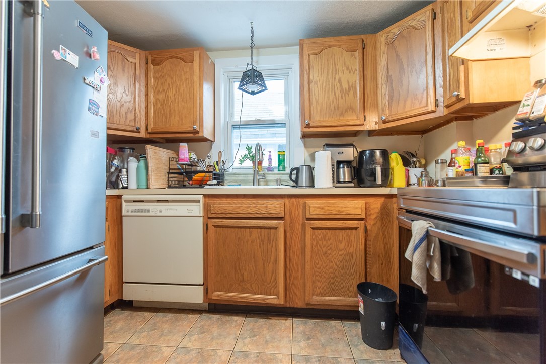 161 Adams Street Warwick, RI 02888 - Photo 5 of 26