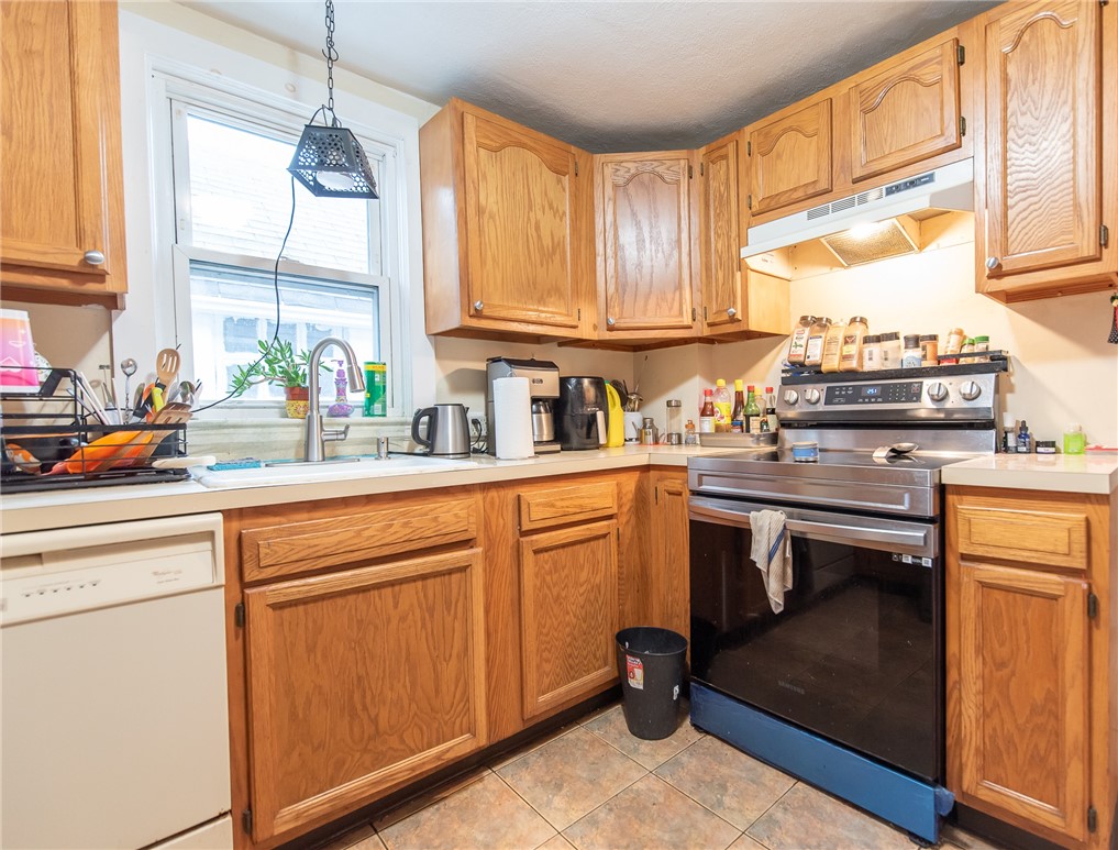 161 Adams Street Warwick, RI 02888 - Photo 6 of 26