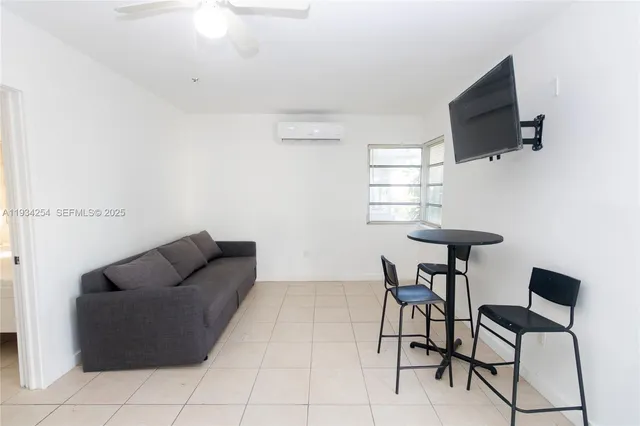 $1,700 | 1840 Fillmore Street, Unit 3, Hollywood, FL 33020