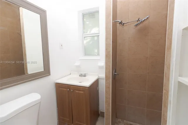 $1,700 | 1840 Fillmore Street, Unit 3, Hollywood, FL 33020