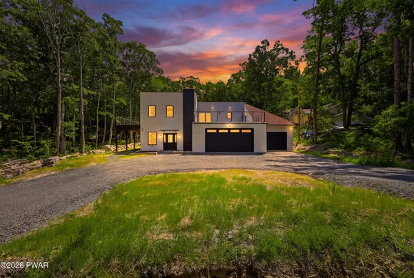 $799,997 | 118 Surrey Drive, Hawley, PA 18428