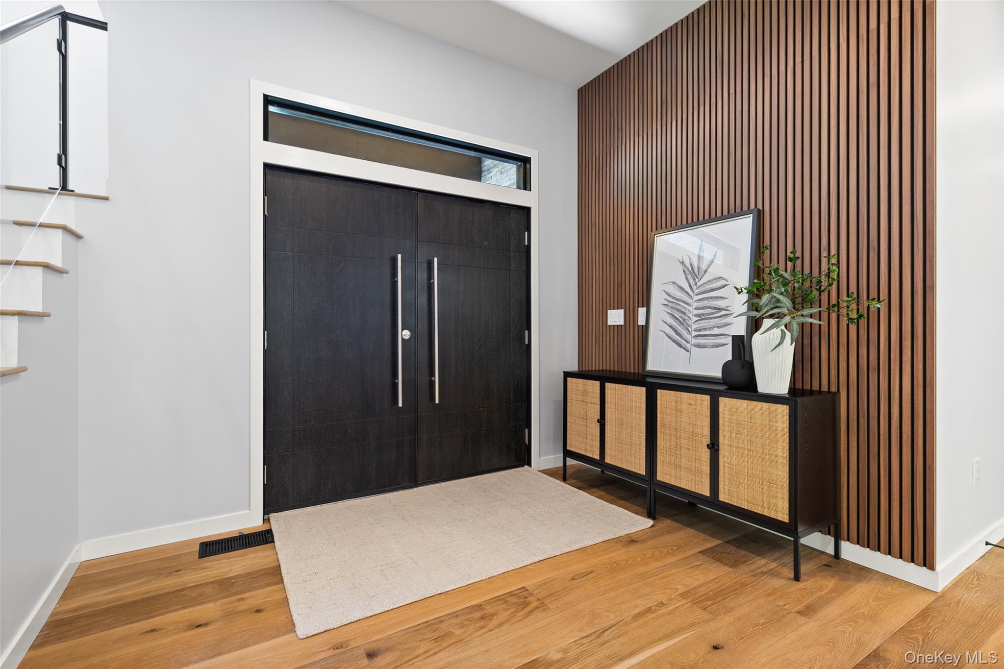 41 Mead Road Armonk, NY 10504 - Photo 4 of 40 Foyer