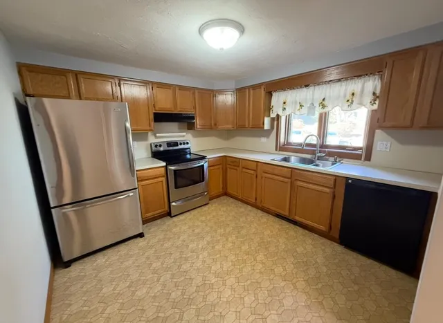 $369,900 | 5 Tsienneto Road, Unit 127, Derry, NH 03038