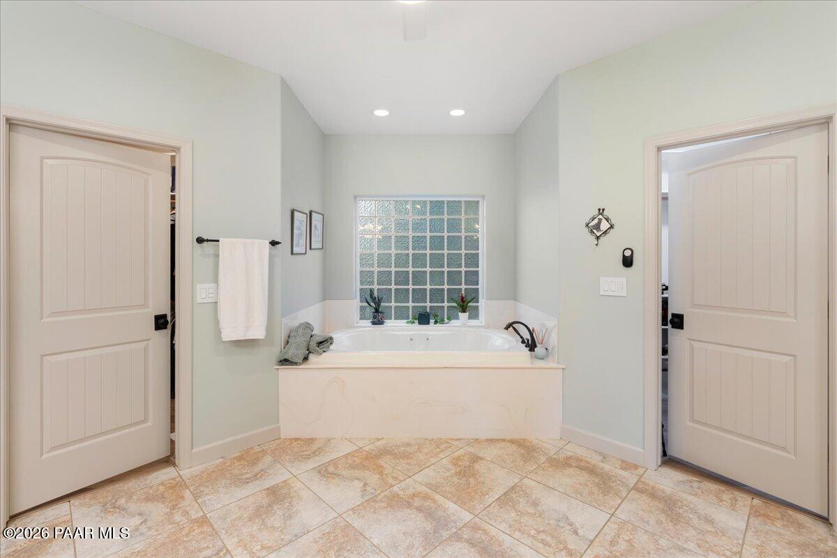 10540 North Patina Road Prescott, AZ 86305 - Photo 22 of 52 22-Primary Bathroom with 2 closets