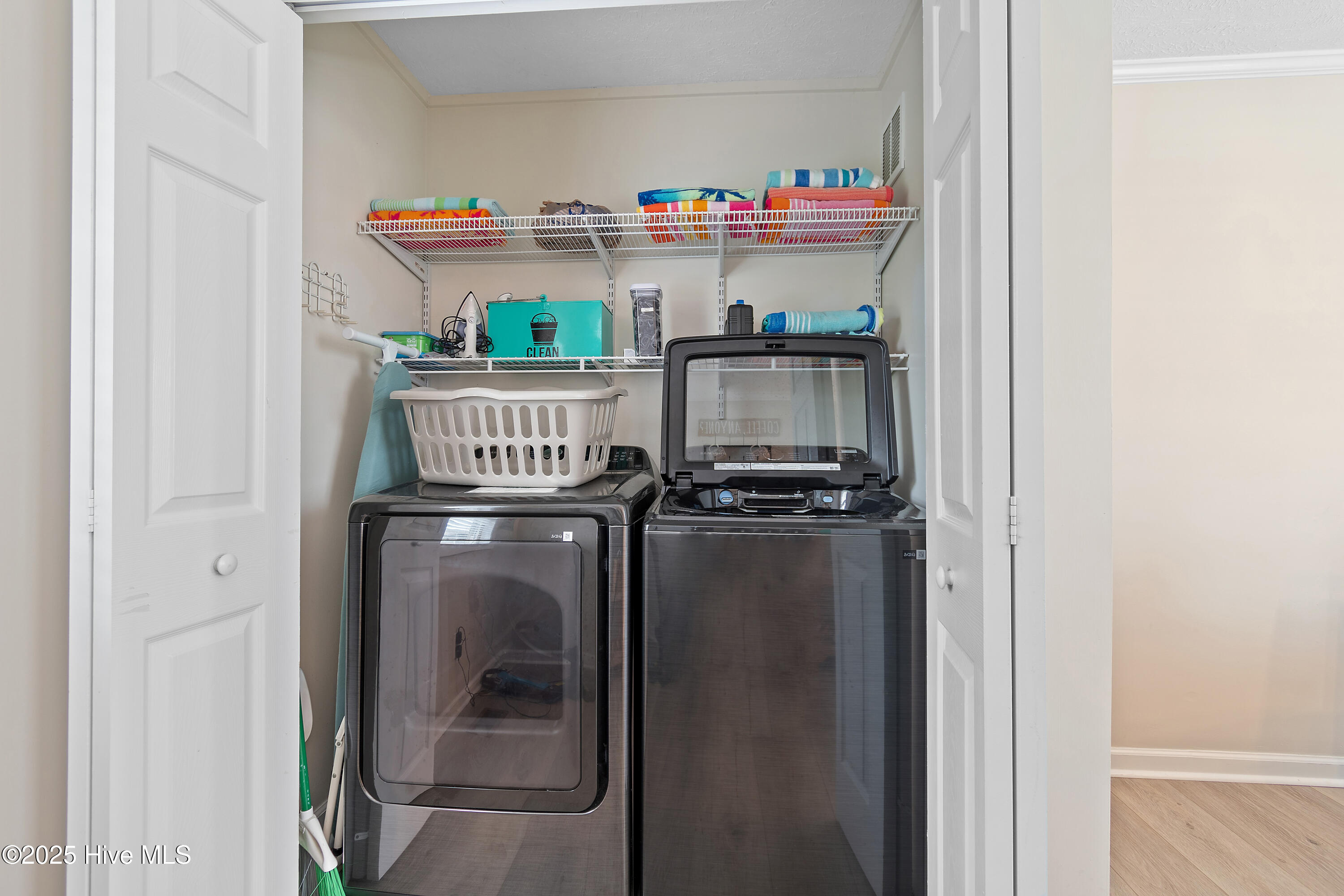 412 33rd Street Sunset Beach, NC 28468 - Photo 22 of 38 Laundry