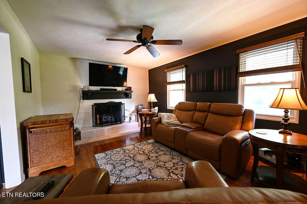 122 Salem Road Oak Ridge, TN 37830 - Photo 11 of 31 FamilyRoom2