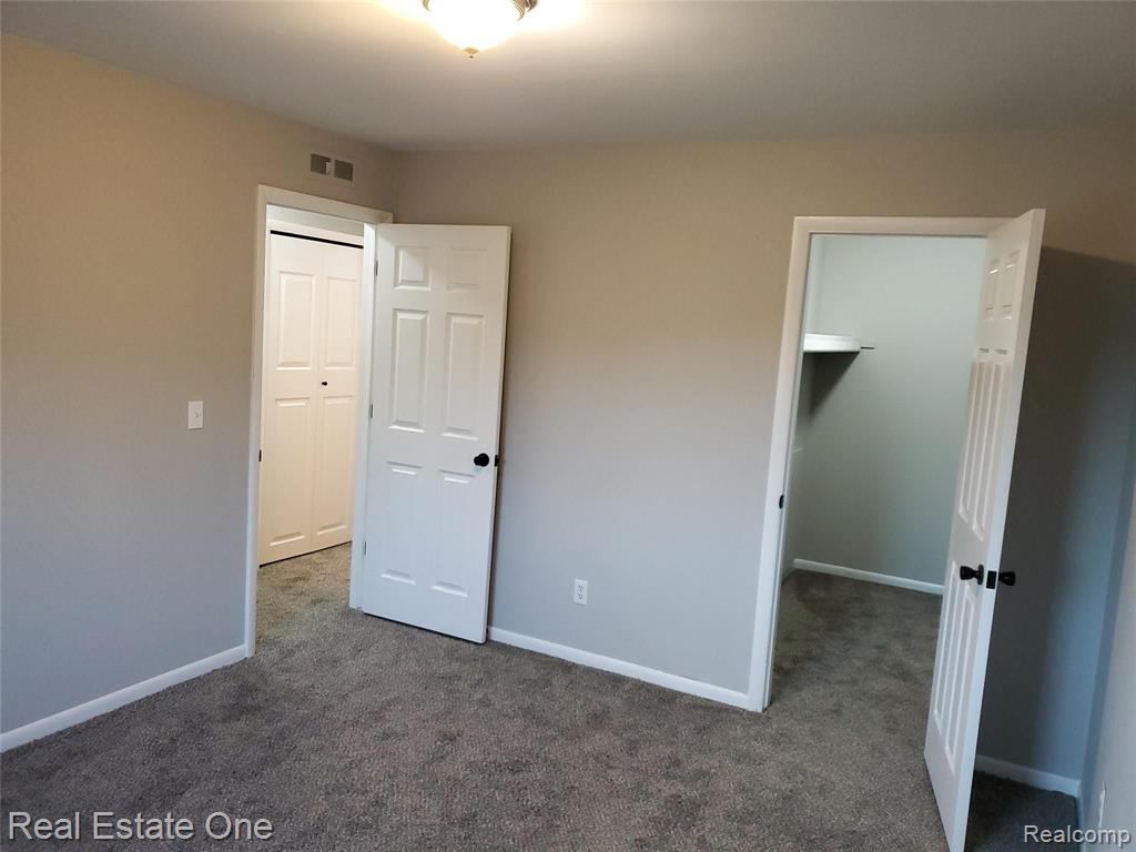 43284 Mound Road, Unit 407 Sterling Heights, MI 48314 - Photo 7 of 11
