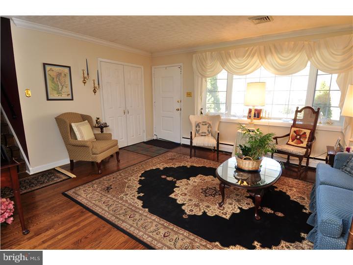 938 Georgetown Road Swarthmore, PA 19081 - Photo 4 of 22 Living Room