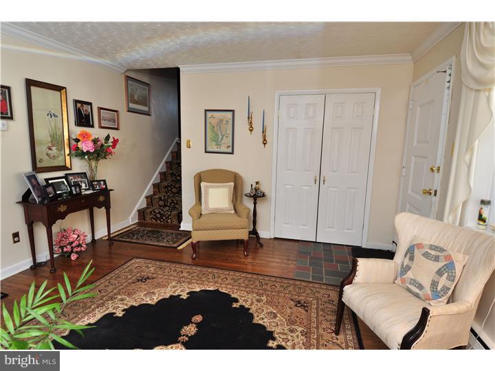 938 Georgetown Road Swarthmore, PA 19081 - Photo 5 of 22 Living Room