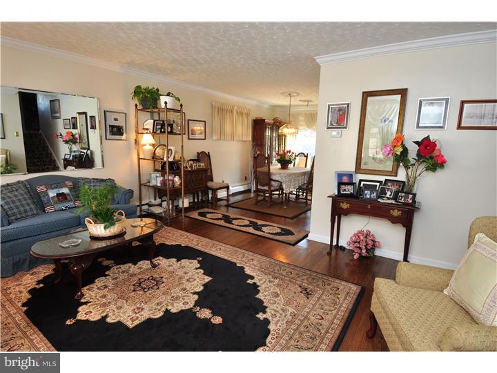 938 Georgetown Road Swarthmore, PA 19081 - Photo 6 of 22 Living Room