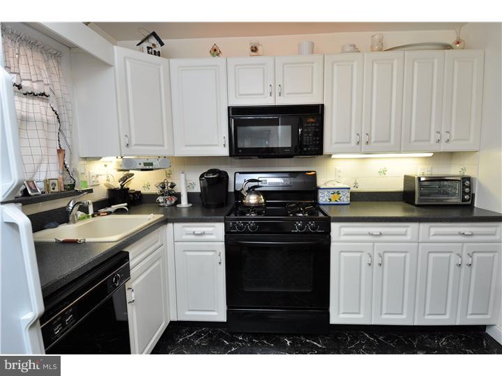 938 Georgetown Road Swarthmore, PA 19081 - Photo 10 of 22 Kitchen