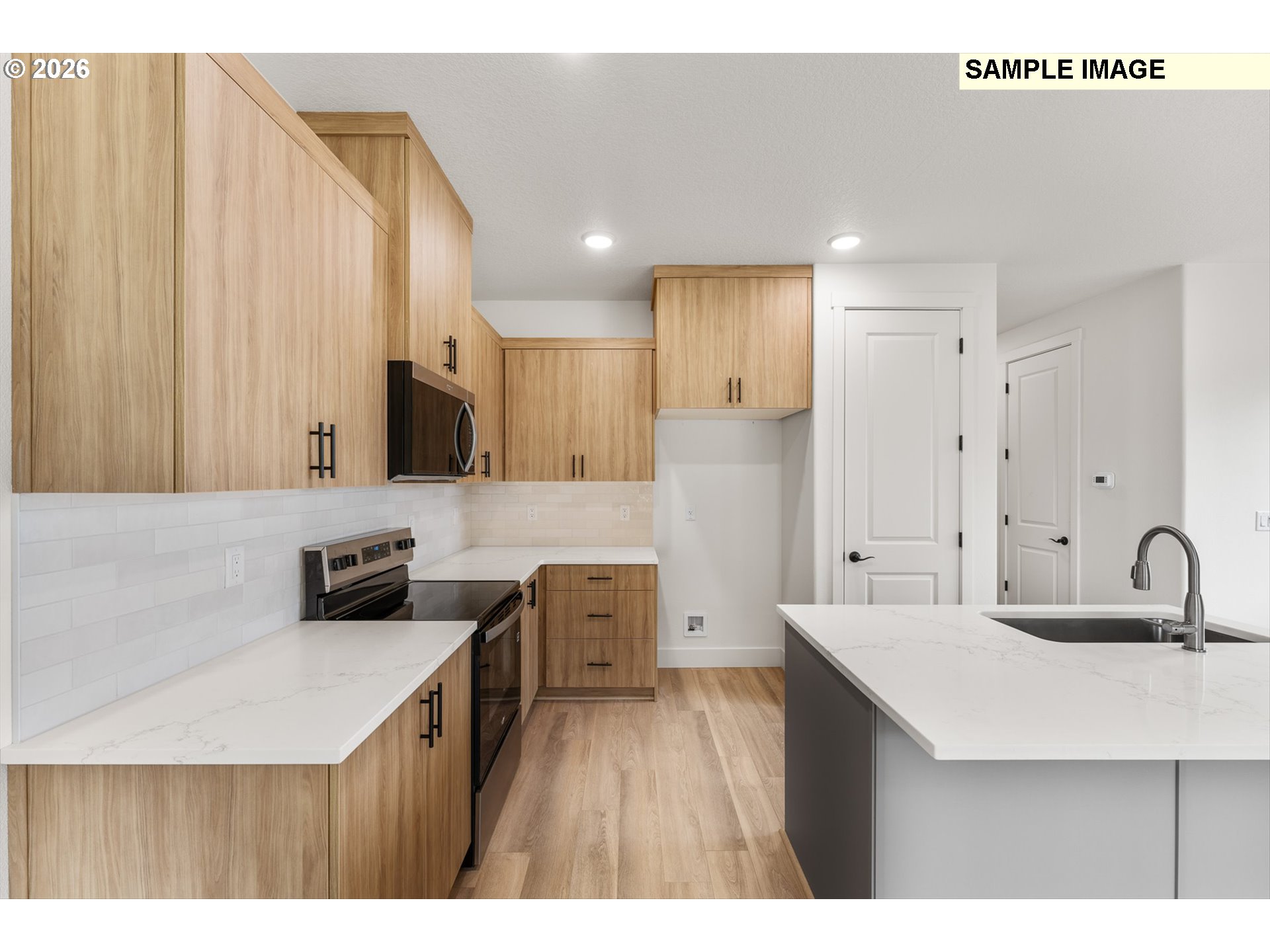 528 Spring Boulevard Woodburn, OR 97071 - Photo 10 of 34