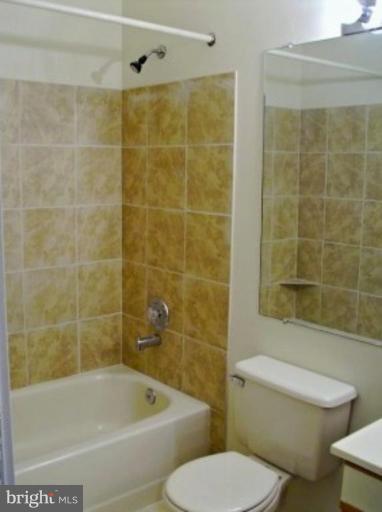 11703 Summerchase Circle, Unit E Reston, VA 20194 - Photo 3 of 6 a bathroom with a toilet a sink and bathtub