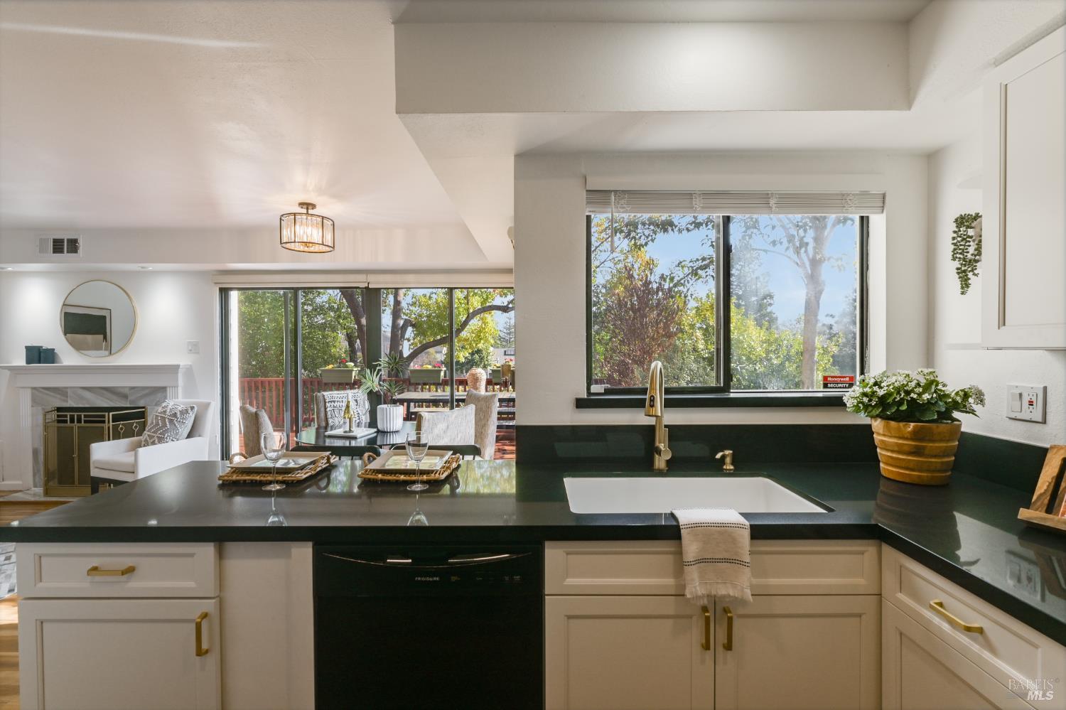 14 Summerhill Court San Rafael, CA 94903 - Photo 8 of 29