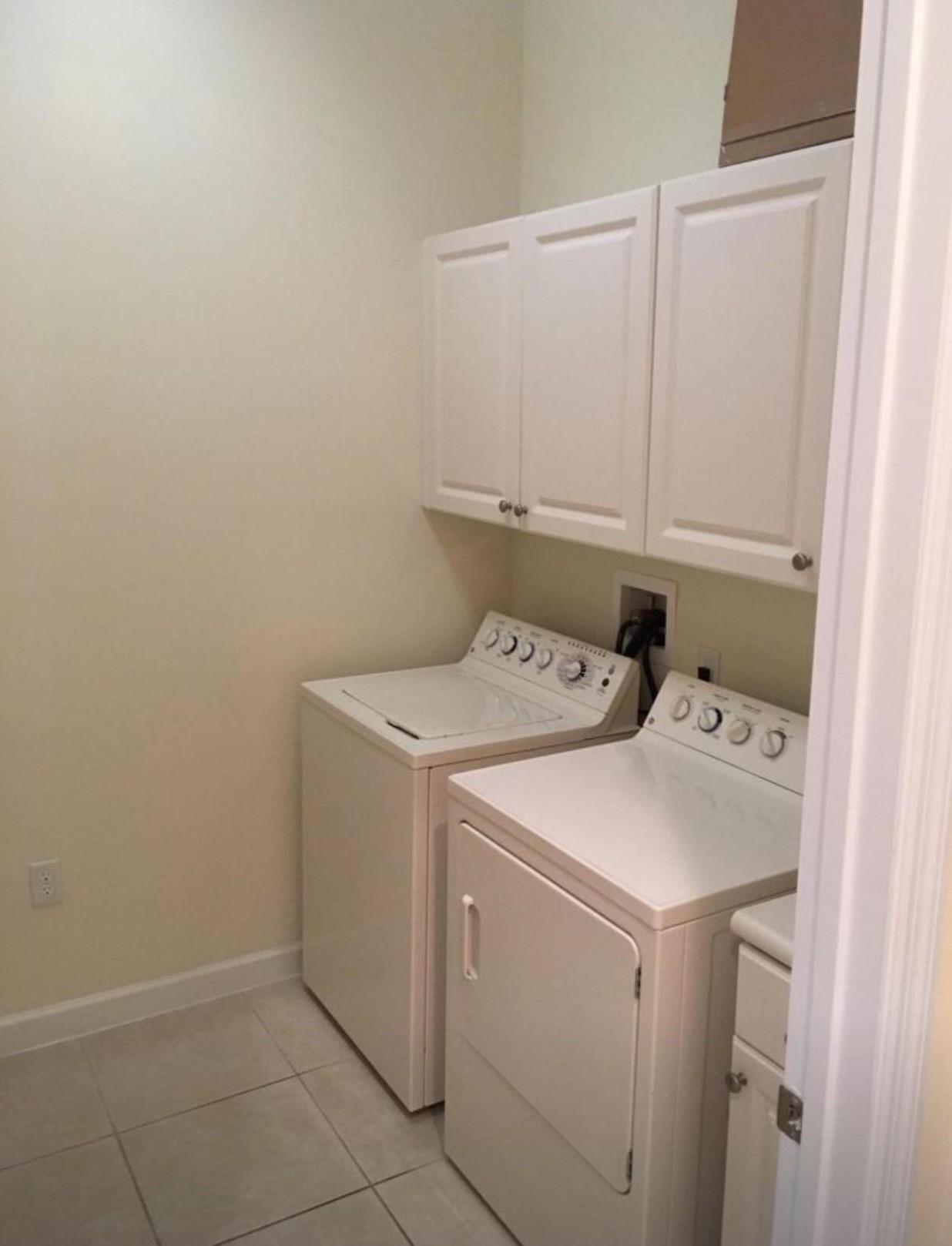 2726 Ravella Way Palm Beach Gardens, FL 33410 - Photo 17 of 28 Laundry Room