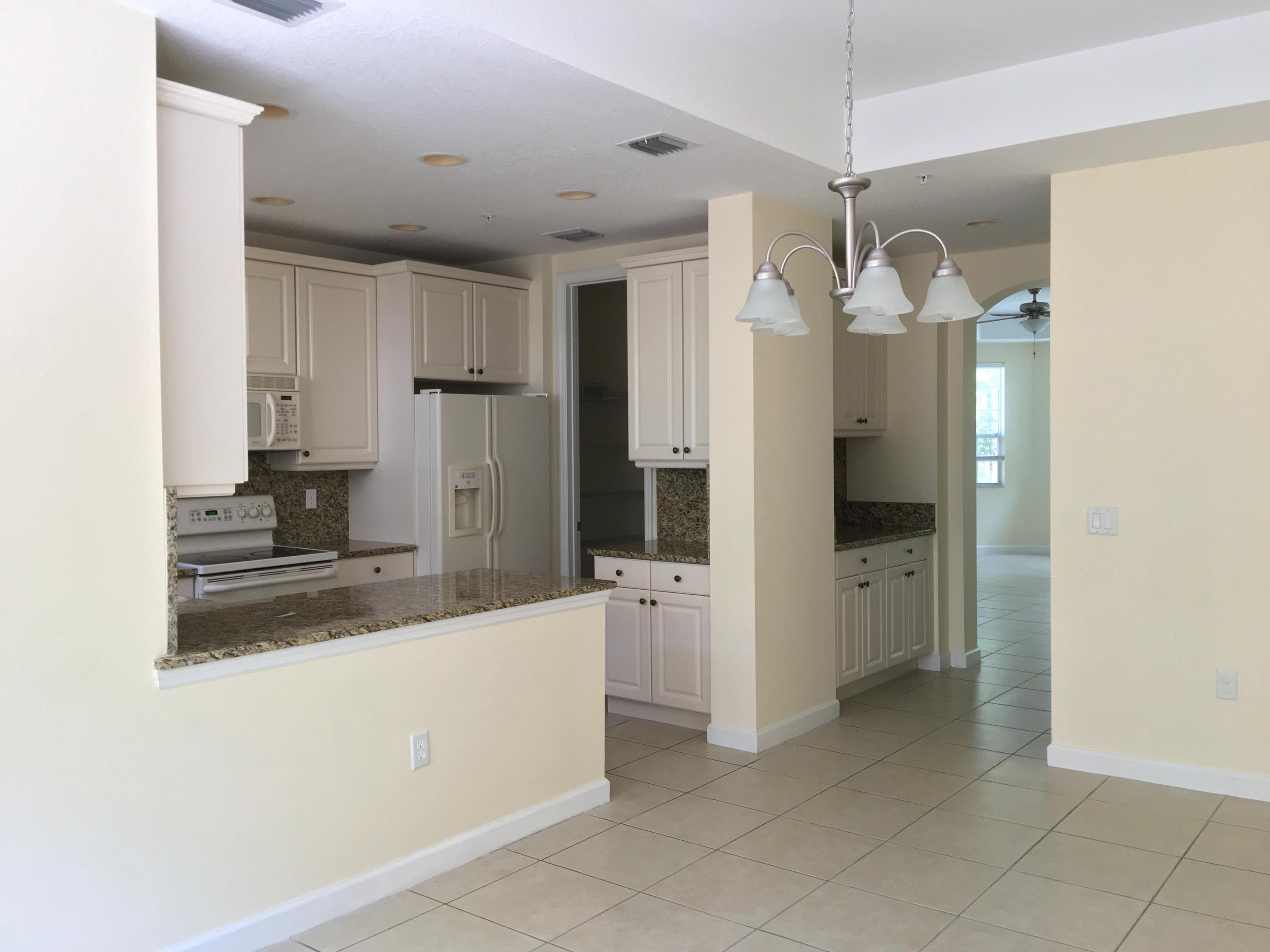 2726 Ravella Way Palm Beach Gardens, FL 33410 - Photo 4 of 28 Kitchen and Dining